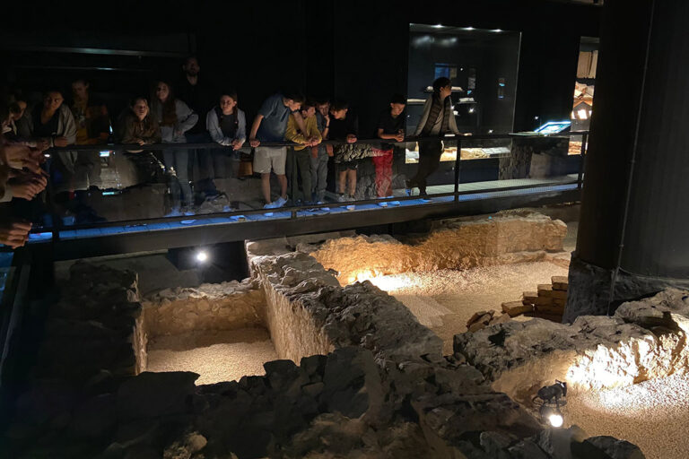 Escola Solc de Barcelona - Els alumnes de 2n d’Eso visiten el museu de Badalona
