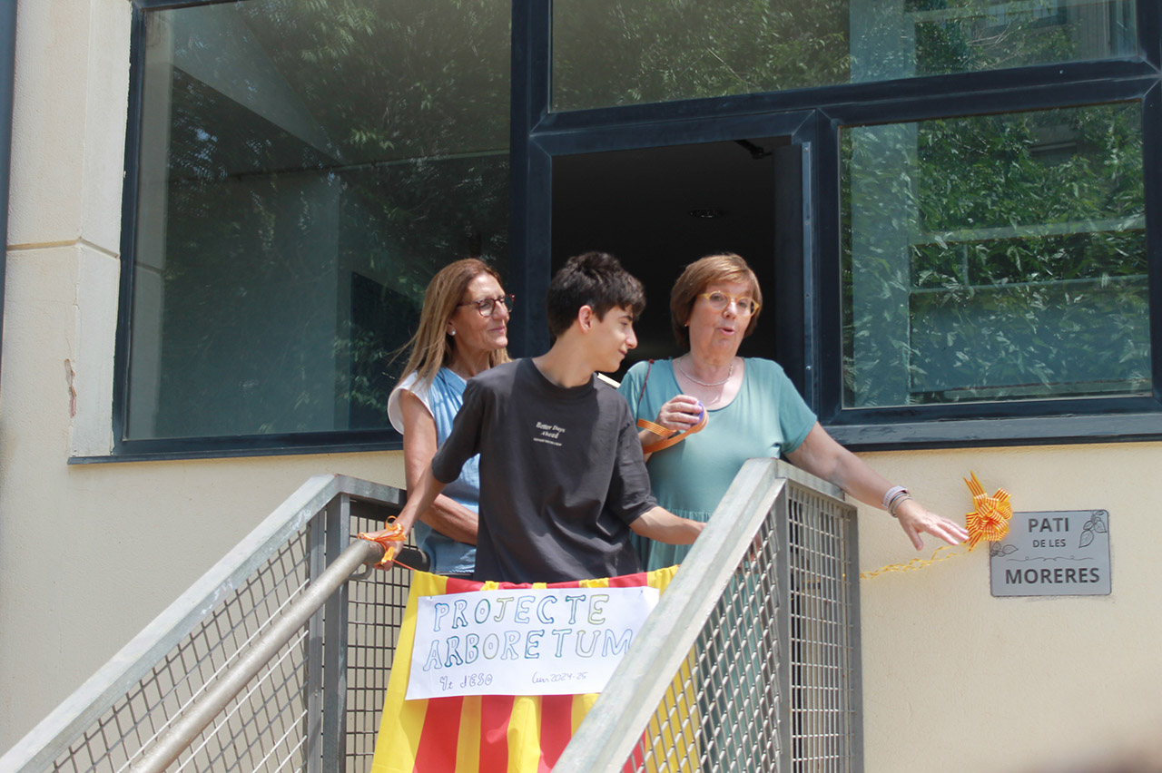 Escola Solc de Barcelona - Inauguració de les plaques dels patis dins del projecte Arboretum