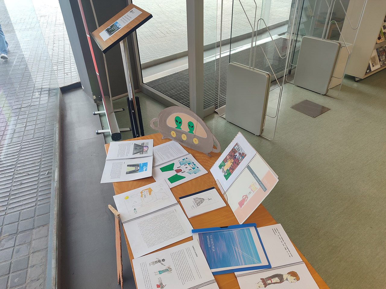 Escola Solc de Barcelona - Presentació de llibres a la biblioteca