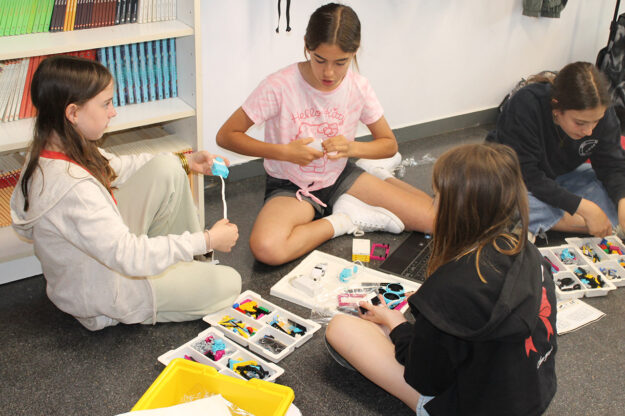 Escola Solc de Barcelona – Robòtica a cicle superior Escola Solc de Barcelona - Robòtica a cicle superior