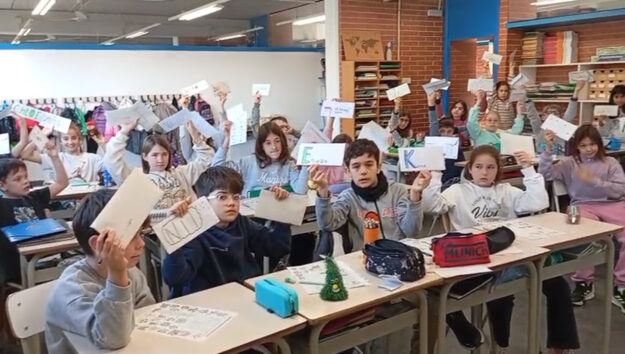 Escola Solc de Barcelona – Cartes amunt i avall! Escola Solc de Barcelona - Cartes amunt i avall!