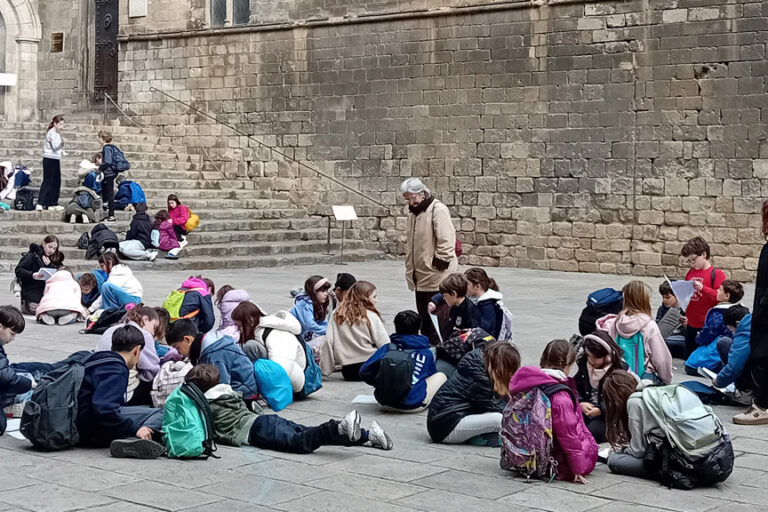 Escola Solc de Barcelona - Sortida per la ciutat acompanyats pels alumnes de 6è