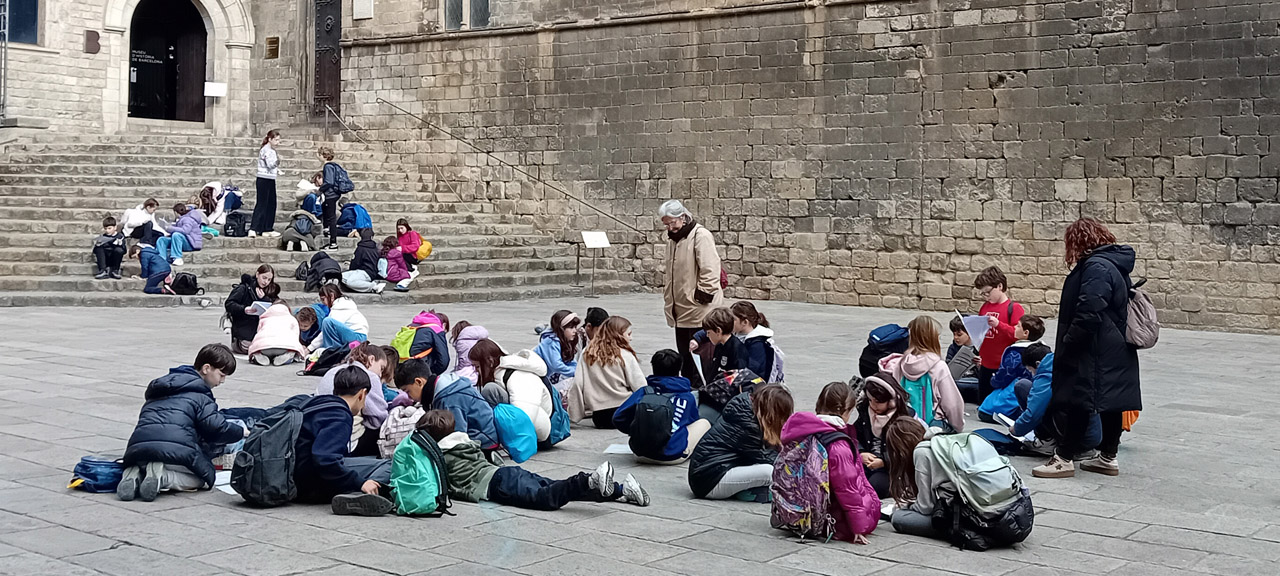 Escola Solc de Barcelona - Sortida per la ciutat acompanyats pels alumnes de 6è