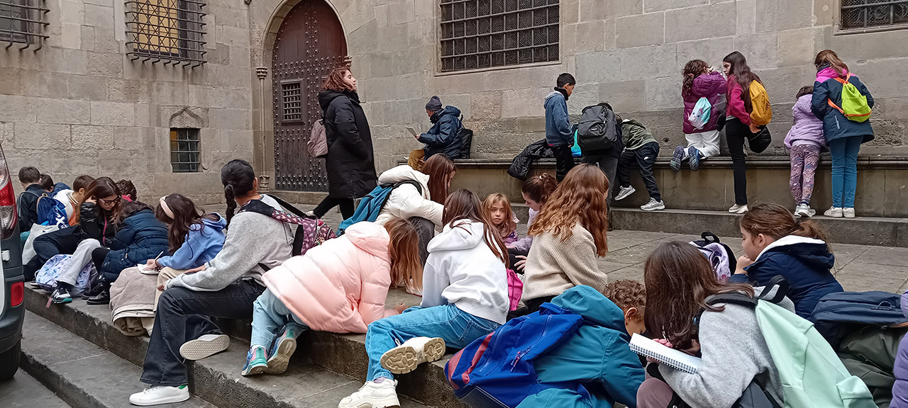 Escola Solc de Barcelona - Sortida per la ciutat acompanyats pels alumnes de 6è