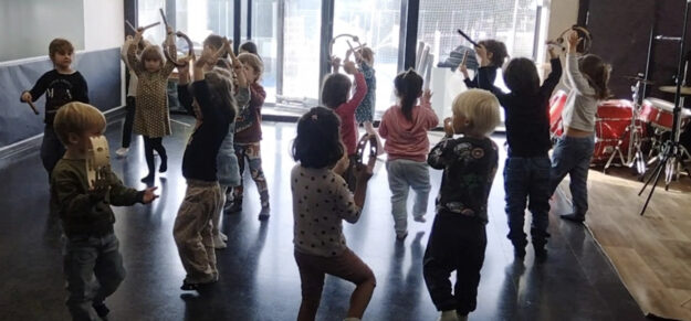Escola Solc de Barcelona – Vivint la música a Infantil Escola Solc de Barcelona - Vivint la música a Infantil