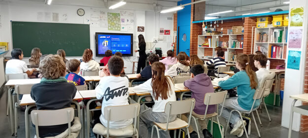 Escola Solc de Barcelona – Xerrada Hind Rafik Escola Solc de Barcelona - Xerrada Hind Rafik