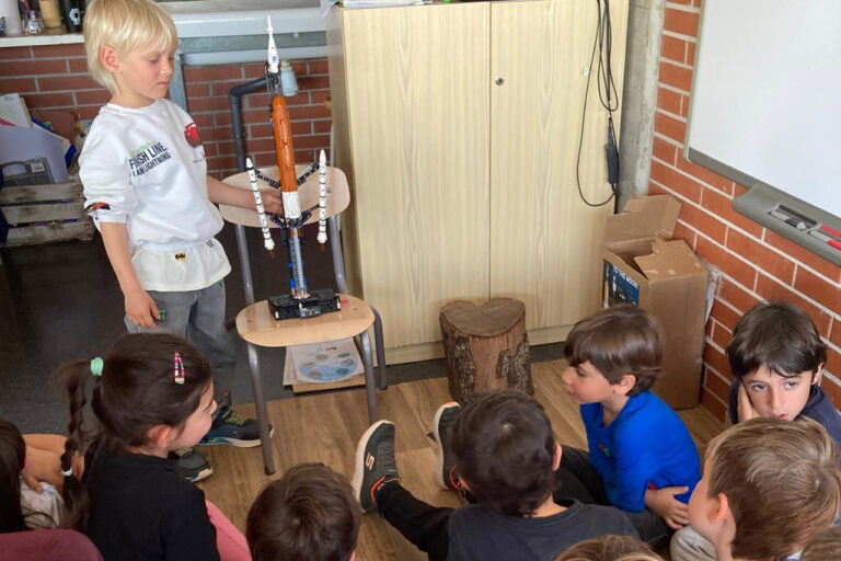 Escola Solc de Barcelona - Primer s’apassiona amb Artemis II