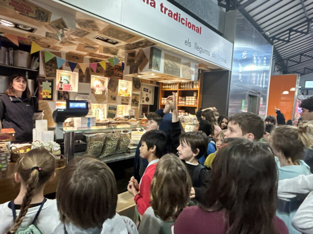 Escola Solc de Barcelona – Visita al Mercat de Sarrià Escola Solc de Barcelona - Visita al Mercat de Sarrià