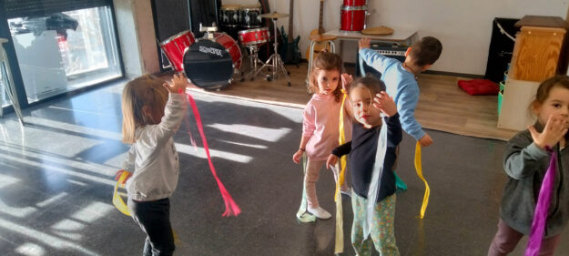 Escola Solc Barcelona – Pedagogia musical Dalcroze Escola Solc Barcelona - Pedagogia musical Dalcroze