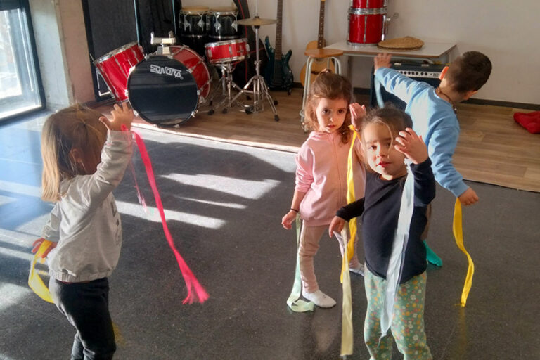 Escola Solc Barcelona - Pedagogia musical Dalcroze