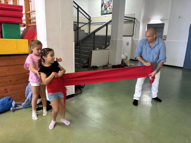 Escola Solc de Barcelona – Fem pinya amb els Castellers del Prat! Escola Solc de Barcelona - Fem pinya amb els Castellers del Prat!